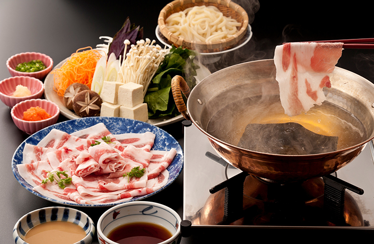 日本料理「富士」沖縄県産の美ら島あぐー豚、もとぶ牛のしゃぶしゃぶ