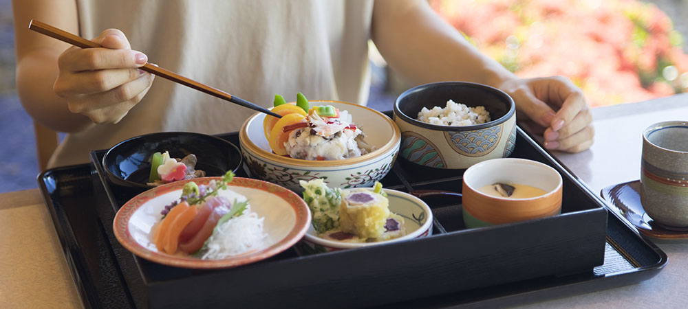 味覚で旅する、沖縄ディナー