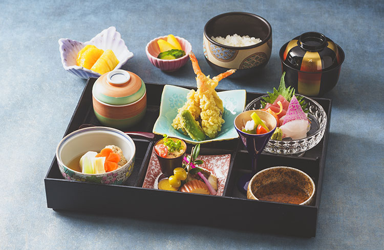お昼の松花堂御膳